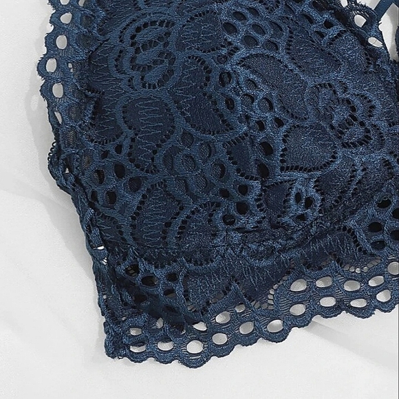 LACE BACKLESS HALTER BRALETTE - Picture 5 of 6